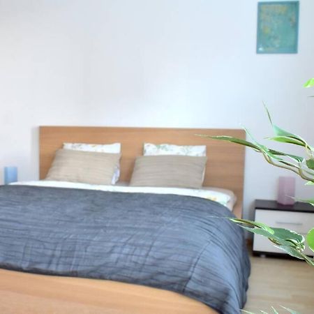 Modern Apartments - Airport 8Mins ปราก ภายนอก รูปภาพ