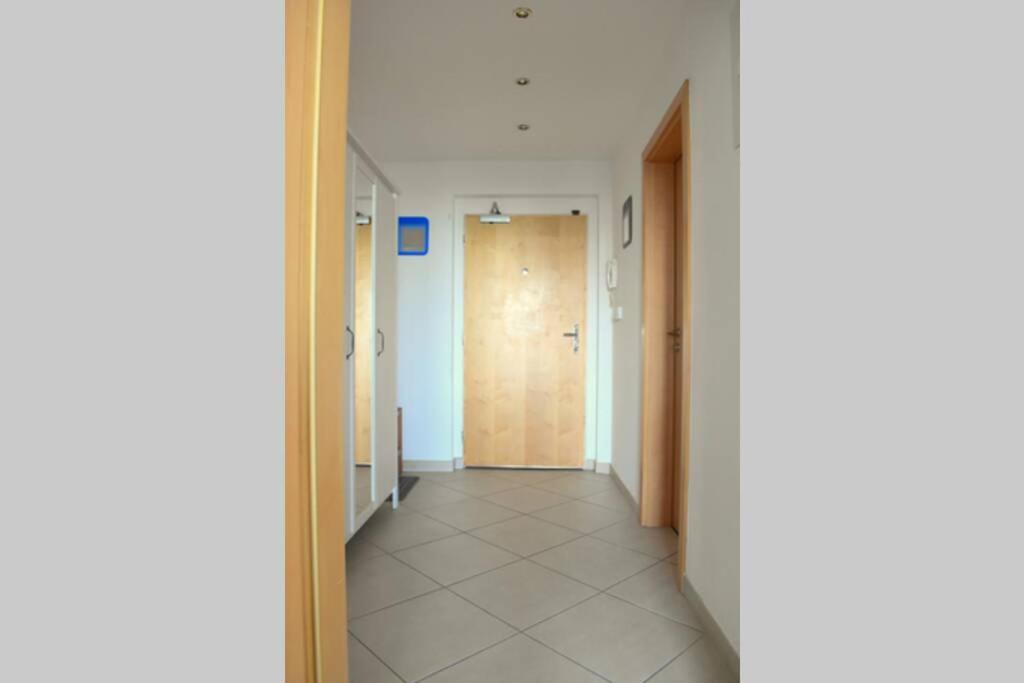 Modern Apartments - Airport 8Mins ปราก ภายนอก รูปภาพ