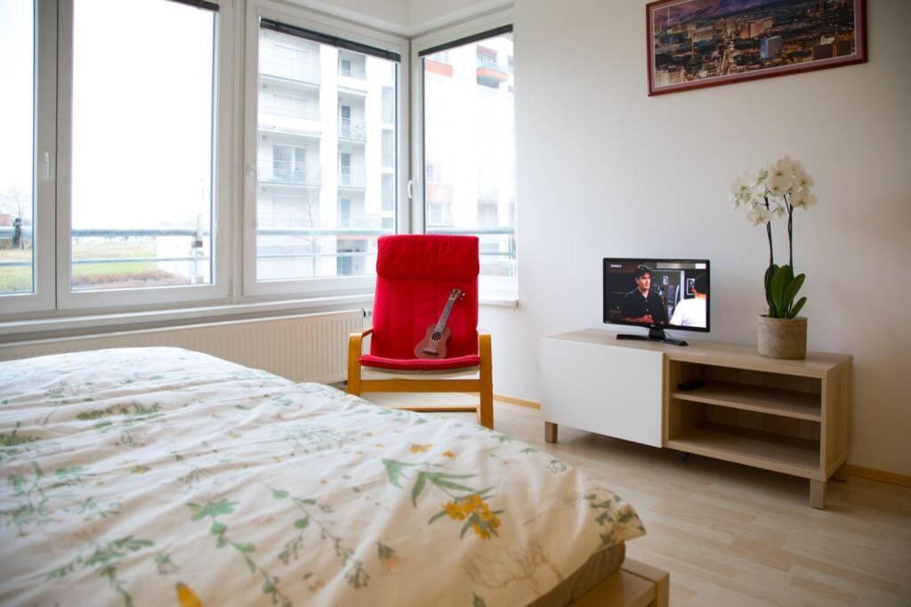 Modern Apartments - Airport 8Mins ปราก ภายนอก รูปภาพ